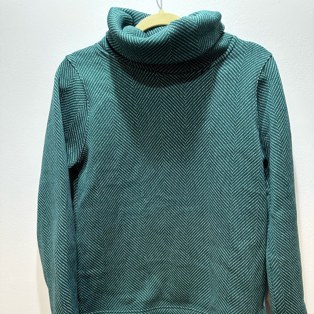 Long-sleeve funnelneck pullover